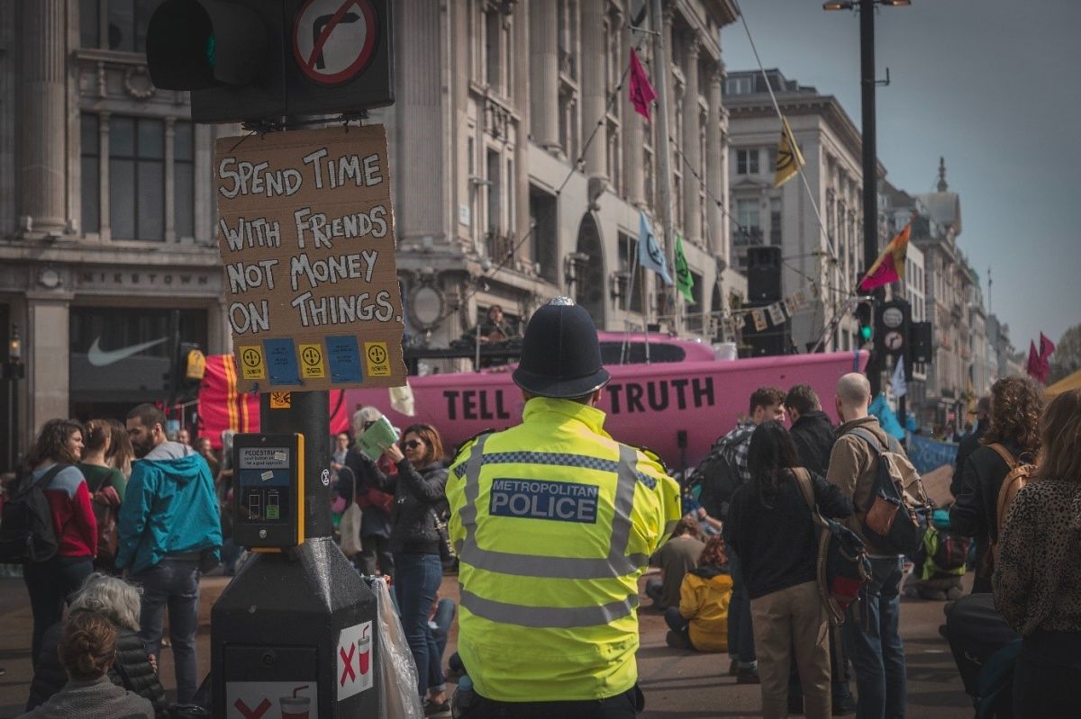 Foto: Protesty Extinction Rebellion v Londýně v dubnu 2019, Joël de Vriend on Unsplash